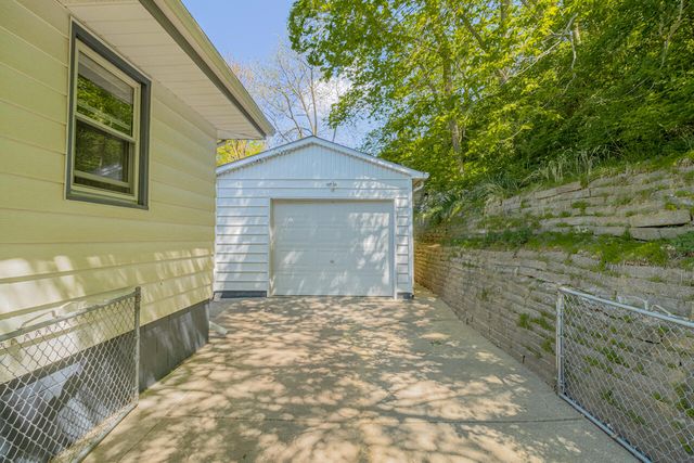 330 MORGAN Street, Council Bluffs, IA 51503