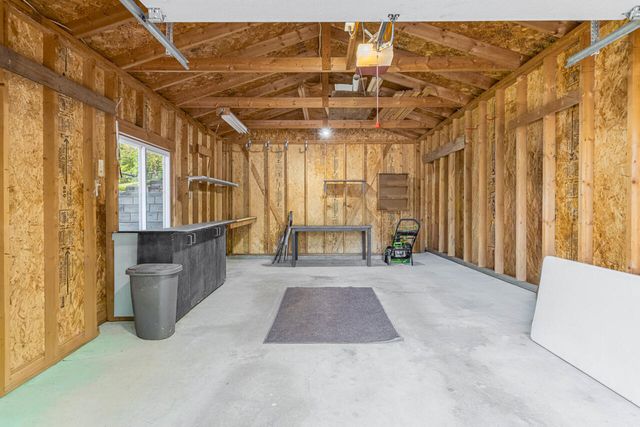 330 MORGAN Street, Council Bluffs, IA 51503