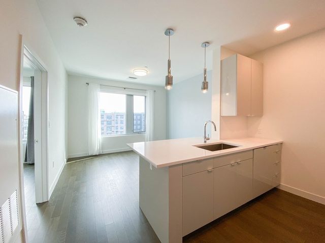 65 Lewis St PH602, Boston, MA 02128