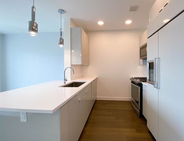 65 Lewis St PH602, Boston, MA 02128