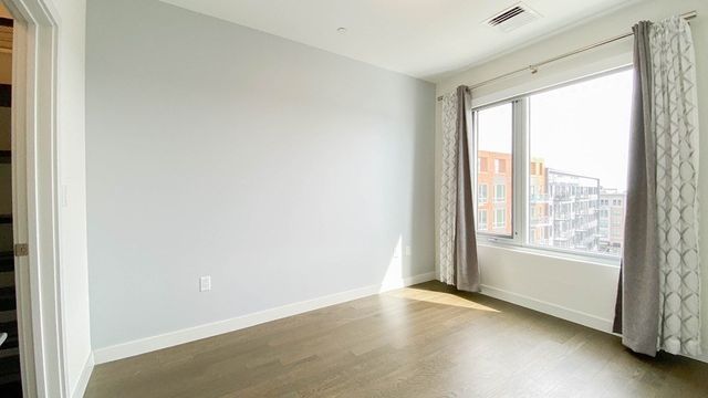 65 Lewis St PH602, Boston, MA 02128