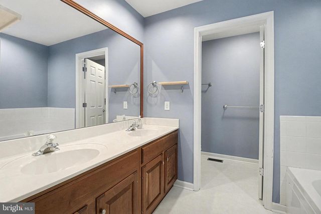 510 NORTHSTAR DR, Harrisburg, PA 17112