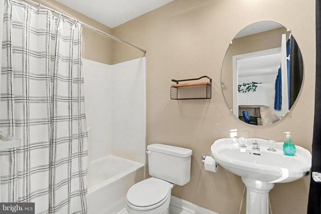 510 NORTHSTAR DR, Harrisburg, PA 17112