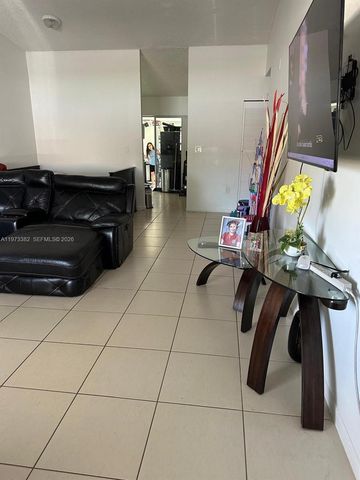 3242 NW 203rd St, Miami Gardens, FL 33056