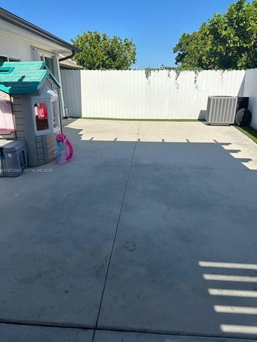 3242 NW 203rd St, Miami Gardens, FL 33056