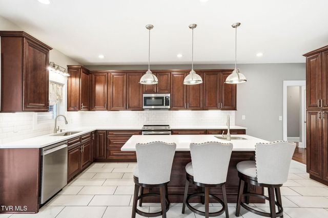 3901 Leaf Point, Kingsport, TN 37663
