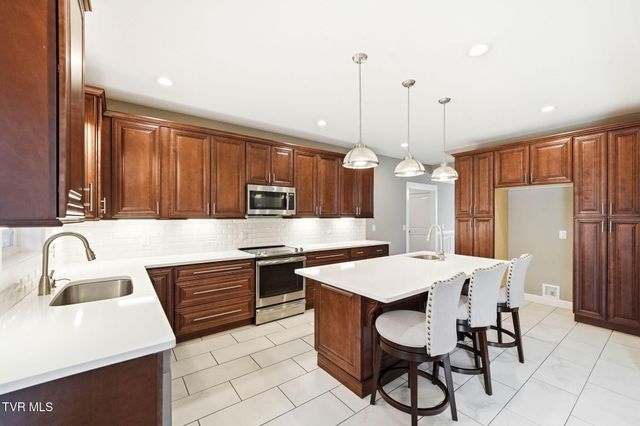 3901 Leaf Point, Kingsport, TN 37663