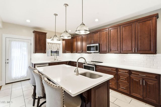 3901 Leaf Point, Kingsport, TN 37663