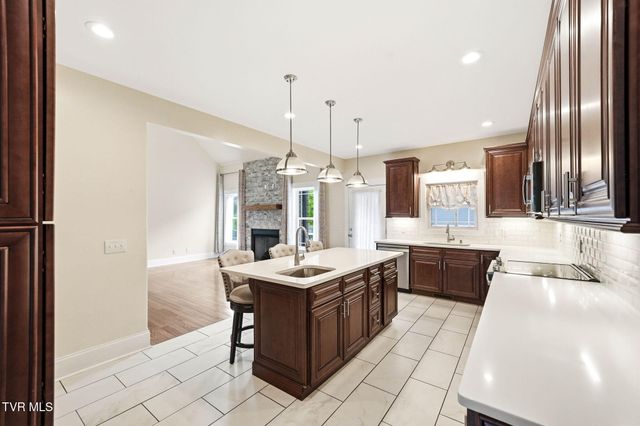 3901 Leaf Point, Kingsport, TN 37663