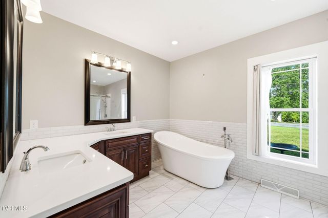 3901 Leaf Point, Kingsport, TN 37663