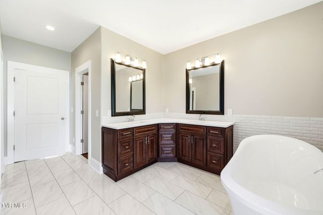 3901 Leaf Point, Kingsport, TN 37663