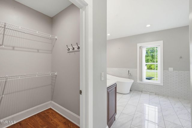 3901 Leaf Point, Kingsport, TN 37663