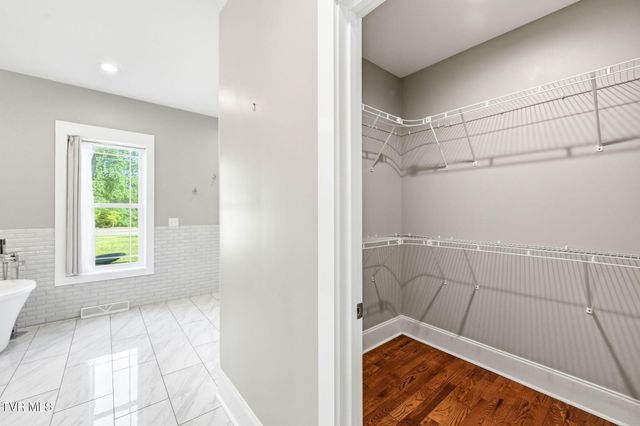3901 Leaf Point, Kingsport, TN 37663