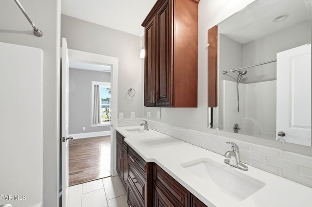 3901 Leaf Point, Kingsport, TN 37663