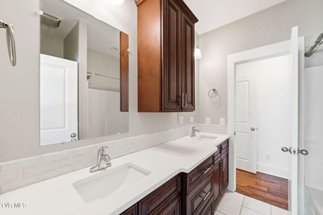 3901 Leaf Point, Kingsport, TN 37663