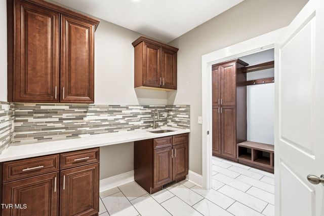 3901 Leaf Point, Kingsport, TN 37663