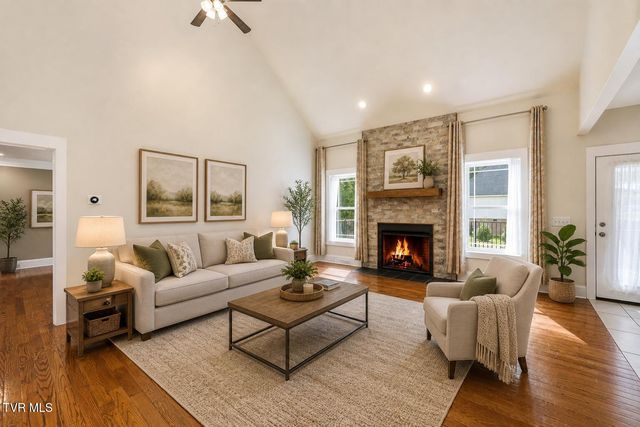 3901 Leaf Point, Kingsport, TN 37663
