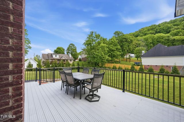 3901 Leaf Point, Kingsport, TN 37663