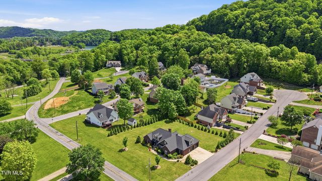 3901 Leaf Point, Kingsport, TN 37663