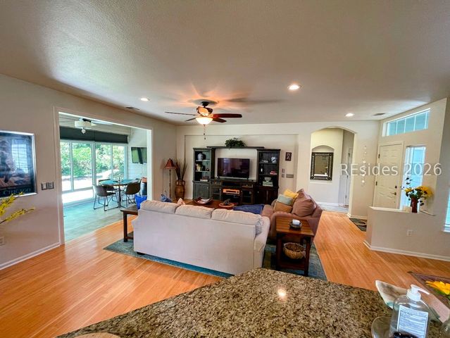 8 Devant Dr E, Bluffton, SC 29909