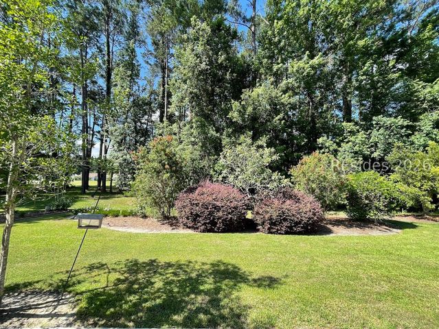 8 Devant Dr E, Bluffton, SC 29909