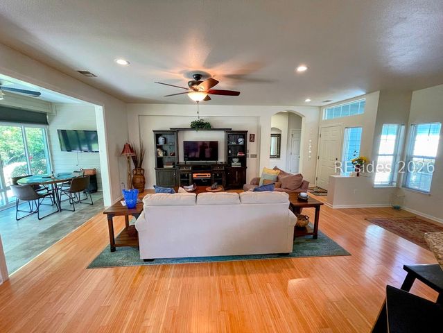 8 Devant Dr E, Bluffton, SC 29909