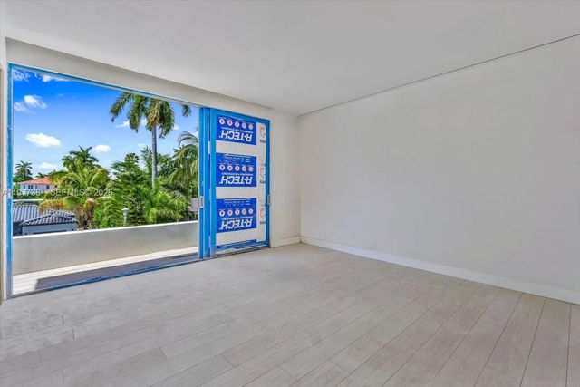 7701 Coquina Dr, North Bay Village, FL 33141