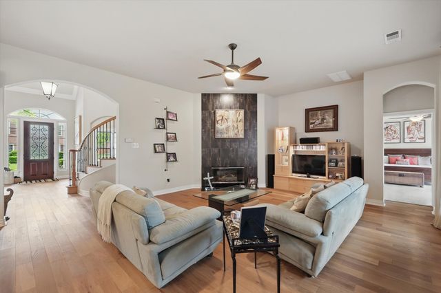 1728 E Branch Hollow Drive, Carrollton, TX 75007