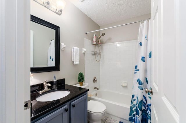 5940 Glen Village Drive, Dublin, OH 43016