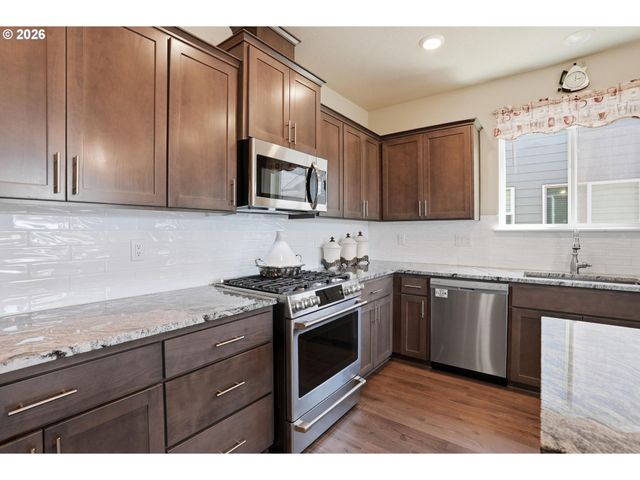 183 Ne 19TH Ave, Canby, OR 97013