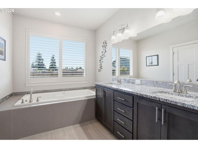 183 Ne 19TH Ave, Canby, OR 97013