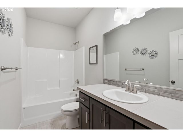 183 Ne 19TH Ave, Canby, OR 97013