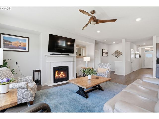 183 Ne 19TH Ave, Canby, OR 97013