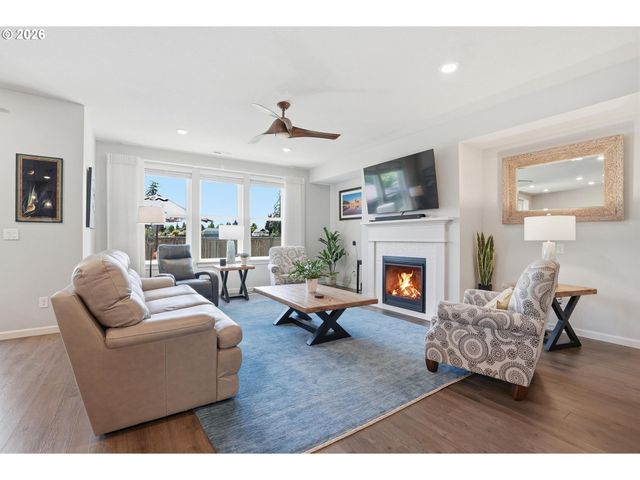 183 Ne 19TH Ave, Canby, OR 97013