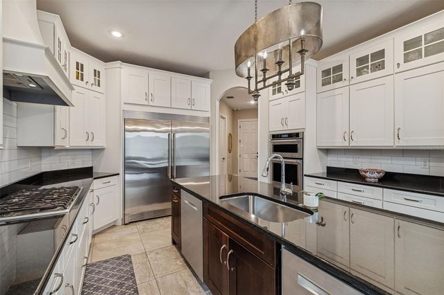 2906 W HAWTHORNE ROAD, Tampa, FL 33611