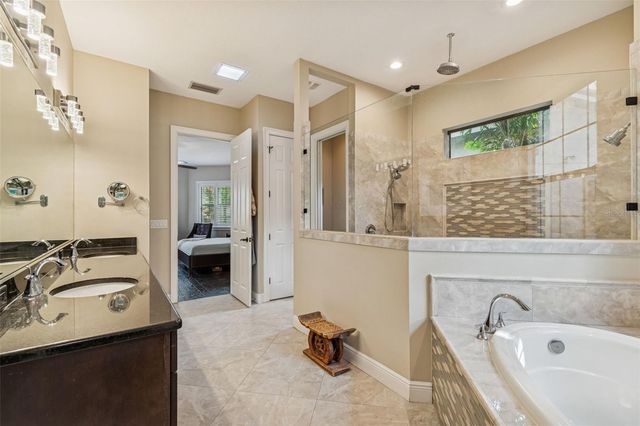 2906 W HAWTHORNE ROAD, Tampa, FL 33611