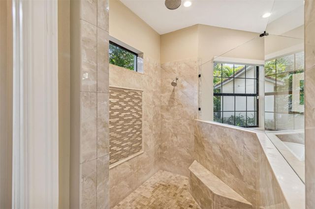 2906 W HAWTHORNE ROAD, Tampa, FL 33611