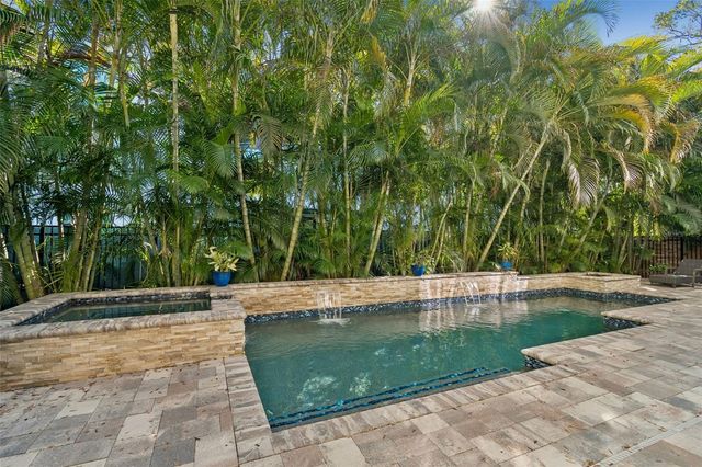 2906 W HAWTHORNE ROAD, Tampa, FL 33611