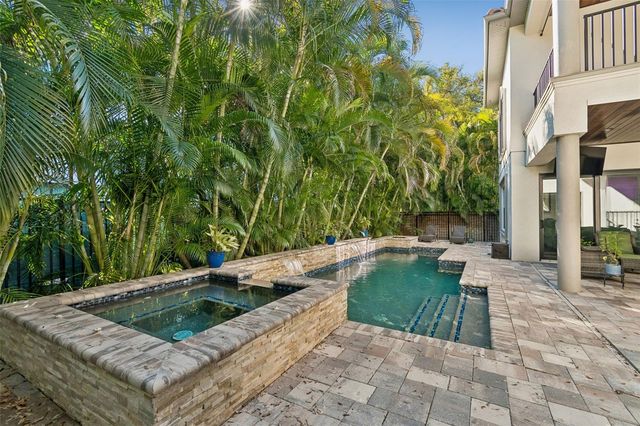 2906 W HAWTHORNE ROAD, Tampa, FL 33611