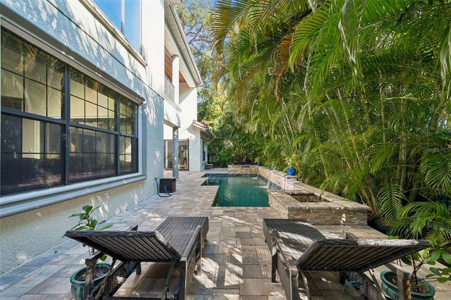 2906 W HAWTHORNE ROAD, Tampa, FL 33611