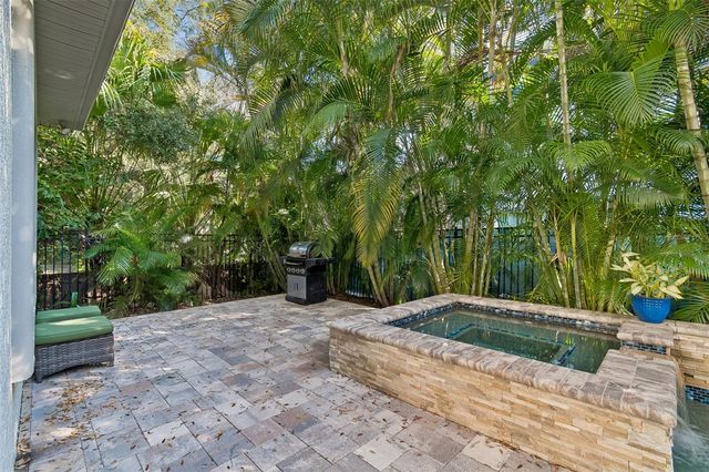 2906 W HAWTHORNE ROAD, Tampa, FL 33611