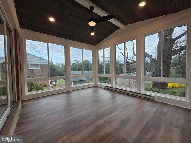 11 W SHORE DR, Camp Hill, PA 17011