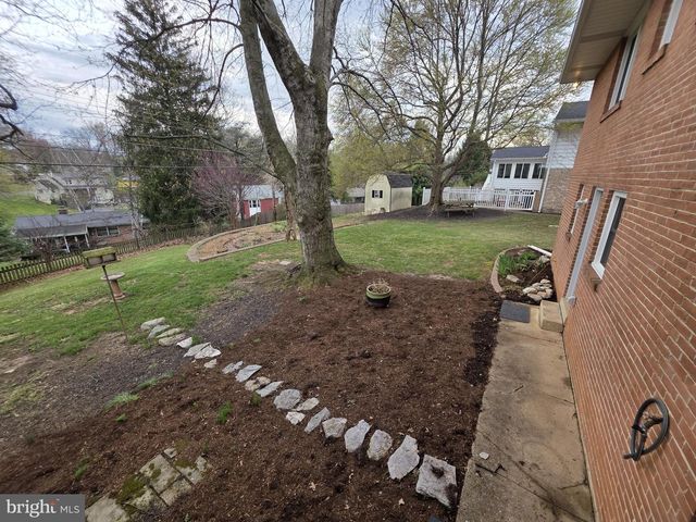 11 W SHORE DR, Camp Hill, PA 17011