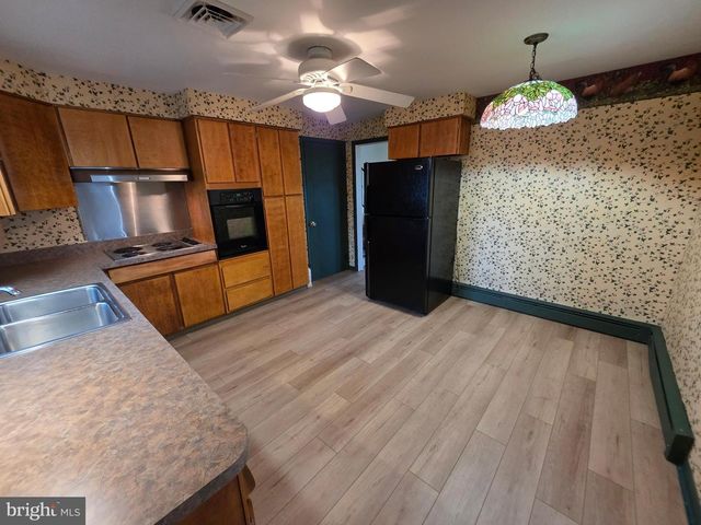 11 W SHORE DR, Camp Hill, PA 17011