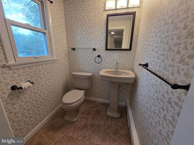 11 W SHORE DR, Camp Hill, PA 17011