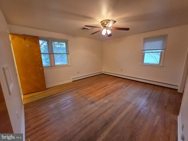 11 W SHORE DR, Camp Hill, PA 17011