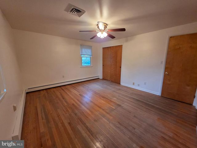11 W SHORE DR, Camp Hill, PA 17011