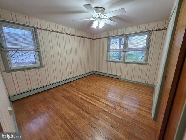 11 W SHORE DR, Camp Hill, PA 17011
