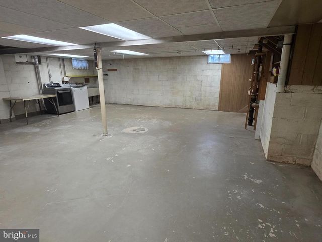 11 W SHORE DR, Camp Hill, PA 17011