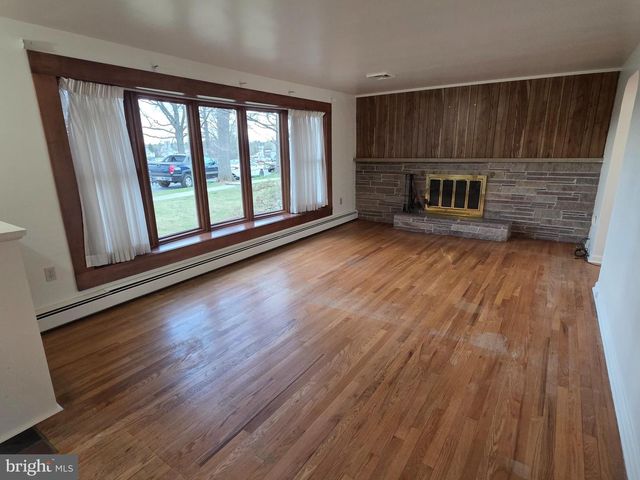 11 W SHORE DR, Camp Hill, PA 17011
